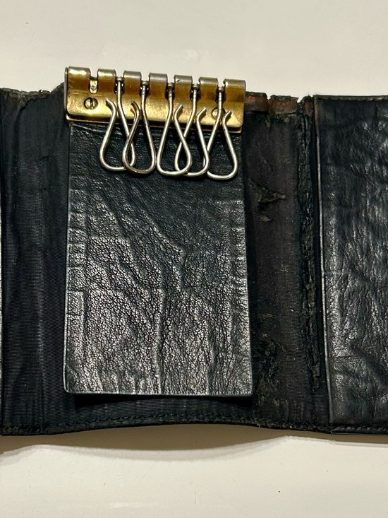 CHANEL Caviar Pebbled Leather Key and Card Holder - Picture 3 of 10